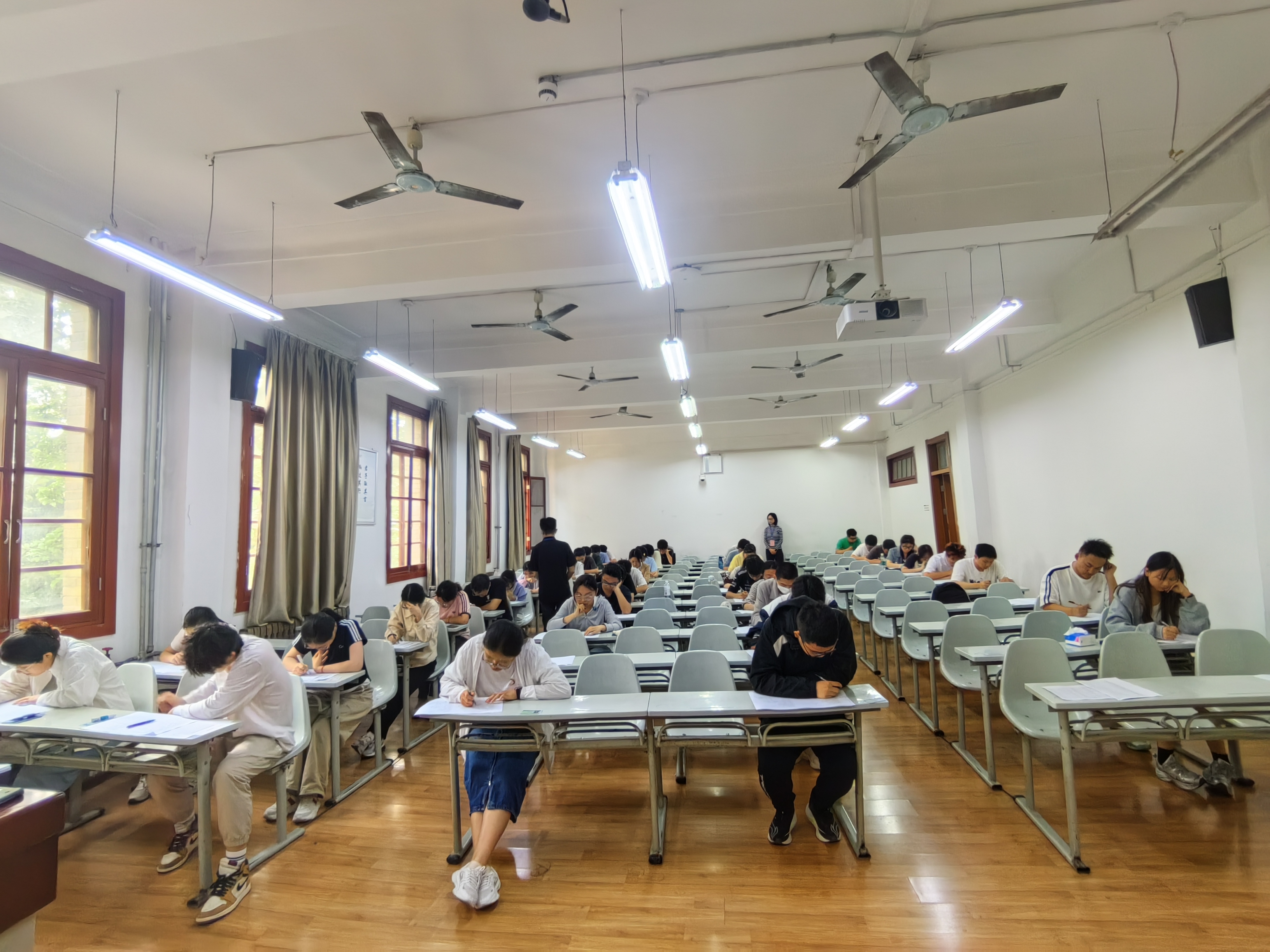 公司圆满完成全国老员工化学实验竞赛校内选拔赛